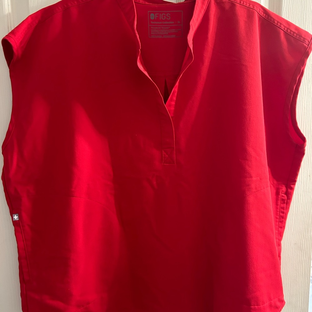 Women’s XL oversized Figs Rafaela.